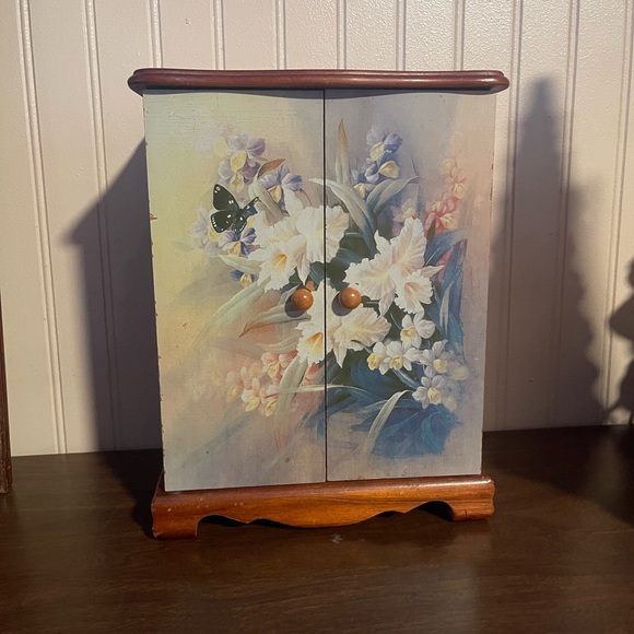 Vintage wooden jewelry box
